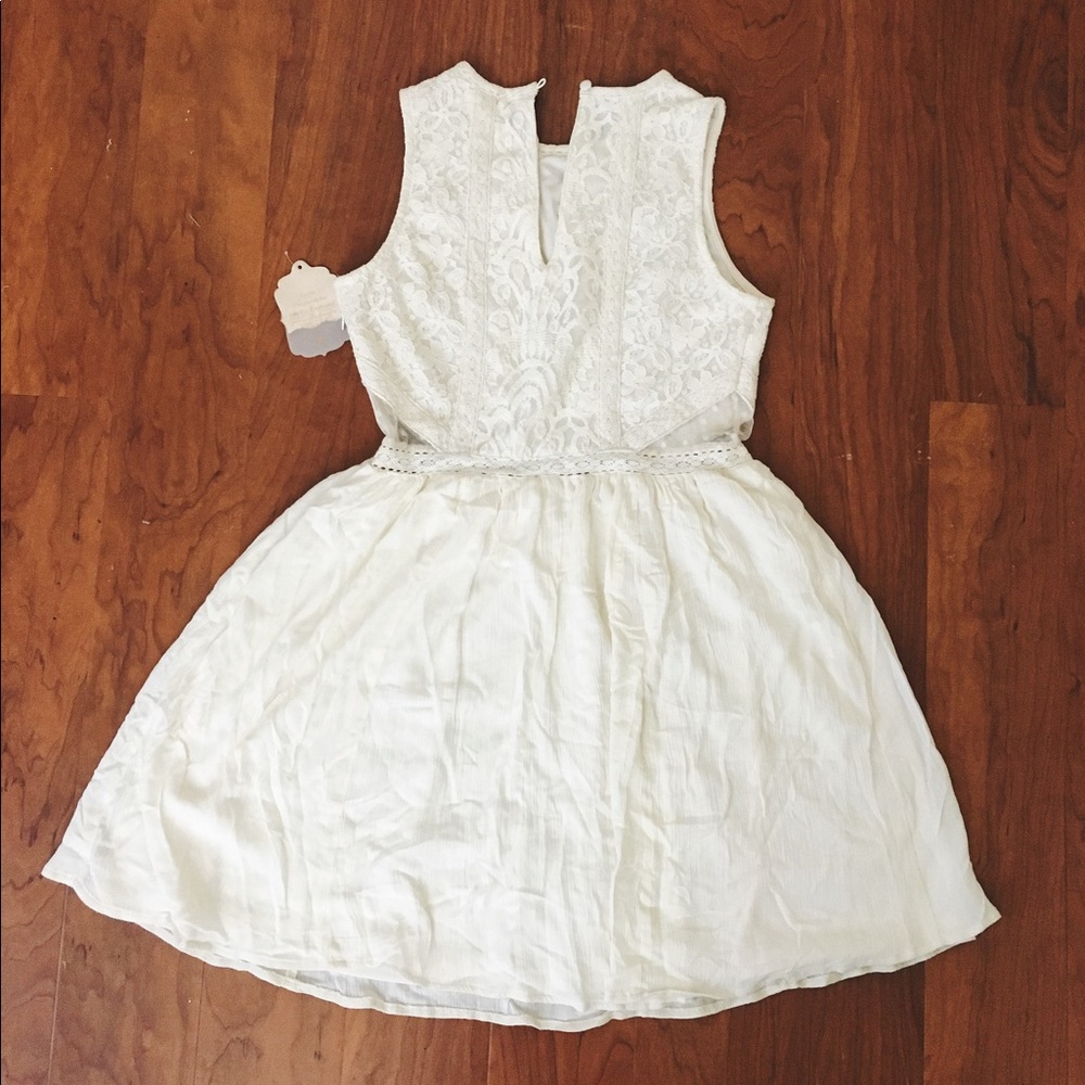 **MOVING SALE** NWT Swiss dot and lace flowy dress